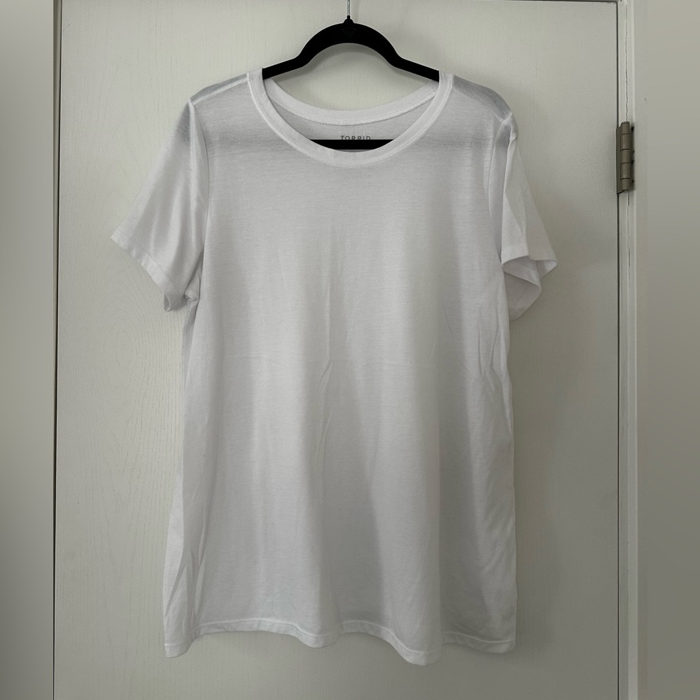Torrid Women’s Classic Fit White Short Sleeve Top size XL